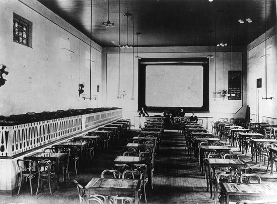 Archivo: 1913 - Cine-Bar Centenario.jpg